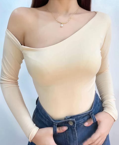 Avior Offshoulder Longsleeve Top Double Lining Front and Back