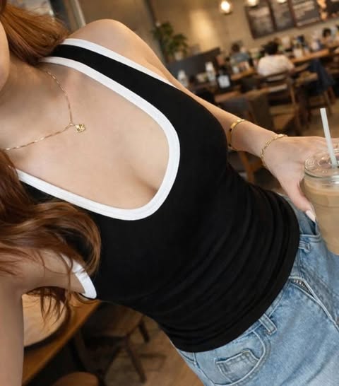 Thalia Classic Sleeveless Top