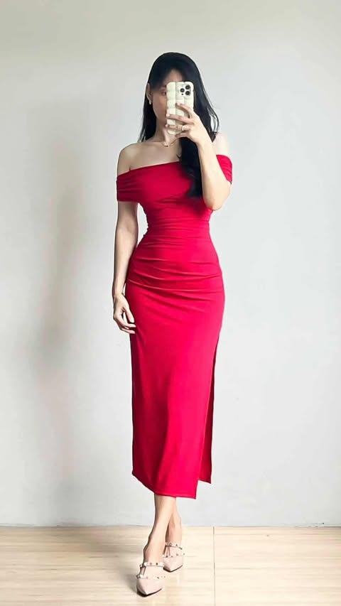 Minda Offshoulder Bodycon Maxi Dress