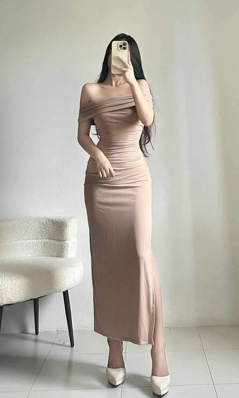 Minda Offshoulder Bodycon Maxi Dress